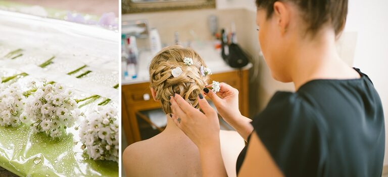 Stylistin steckt der Braut Blumen in das Haar - Sportschloss Velen