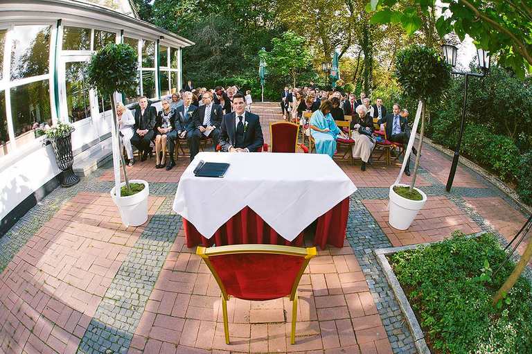 Kurz vor der freuen Trauung im Schlossgarten Münster