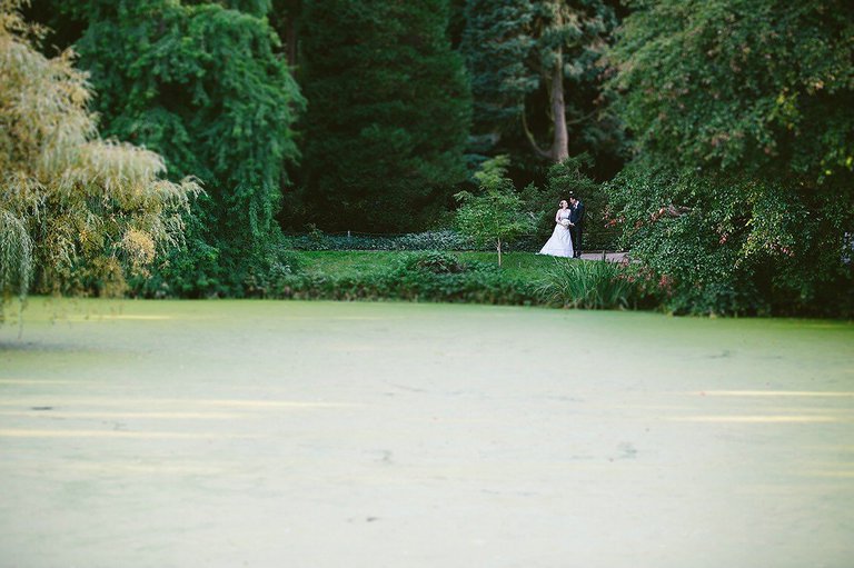 Brautpaar im botanischen Garten in Münster