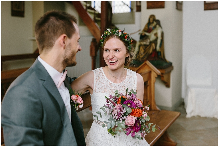 Braut schaut Ihren Bräutigam glücklich an ©Hochzeitsfotograf Burg Hülshoff