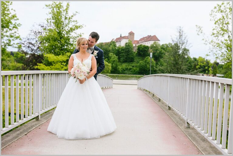 Brautpaar vor dem Schloss Bad Iburg ©Hochzeitsfotograf Bad Iburg