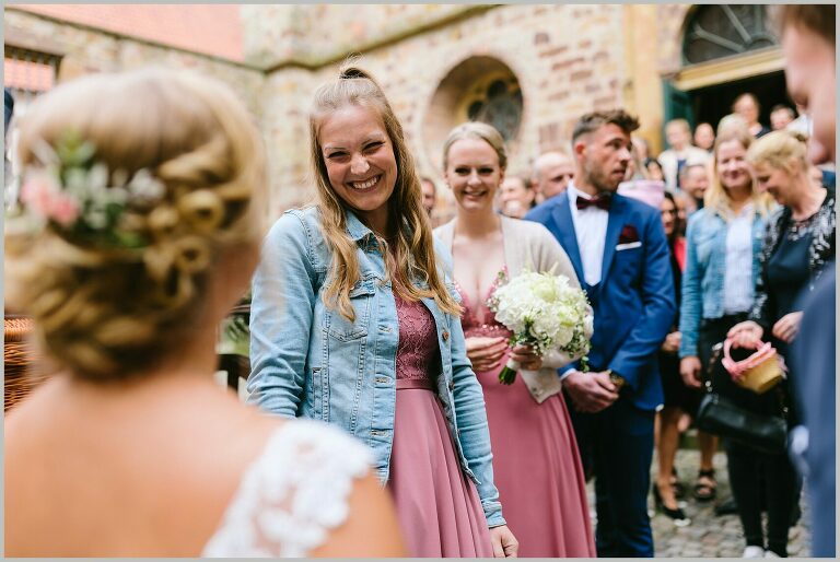 Glückwünsche nach der Trauung ©Hochzeitsfotograf Bad Iburg