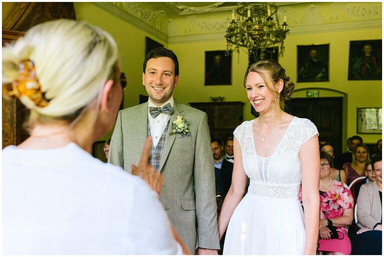 Braut und Bräutigam geben sich das Ja Wort ©Markus Koslowski Hochzeitsfotograf Haus Venne